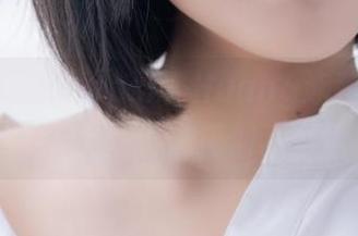 游泳池旁的Messie Huang泳装合集，脑海里小火花们乱窜